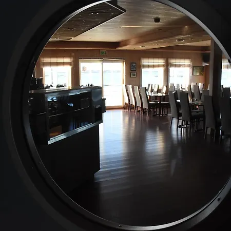 Brygge Hotell Hopen (Smøla)